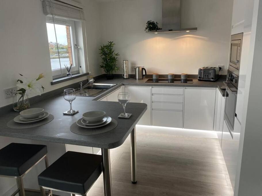 Stunning Refurbished 1 Bedroom, Harbour Apartment. Ayr Eksteriør billede